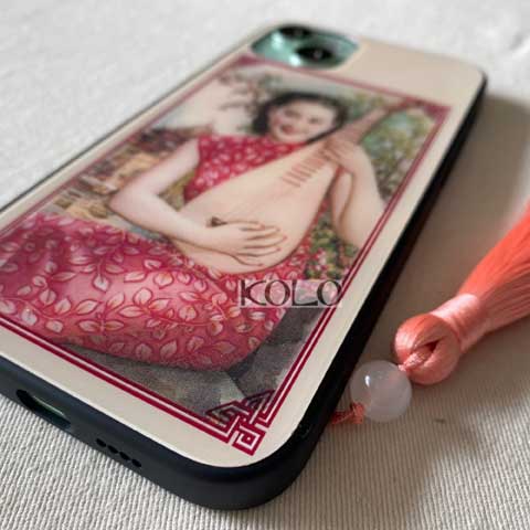薄黄色の美人画のガラス製スマホケース