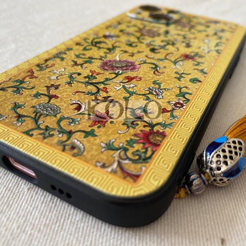 黄色の琉璃砕花のチャイナ服のスマホケース