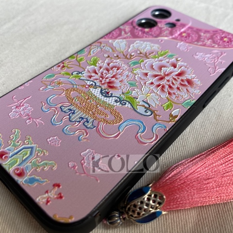 ピンクの牡丹柄のチャイナ服のスマホケース