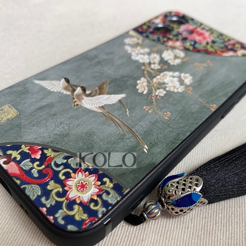 グレーの福盤貴鳥柄のスマホケース