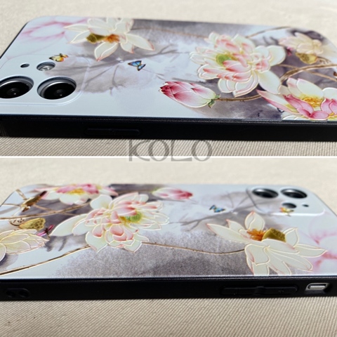 白の蝶と蓮柄のスマホケース